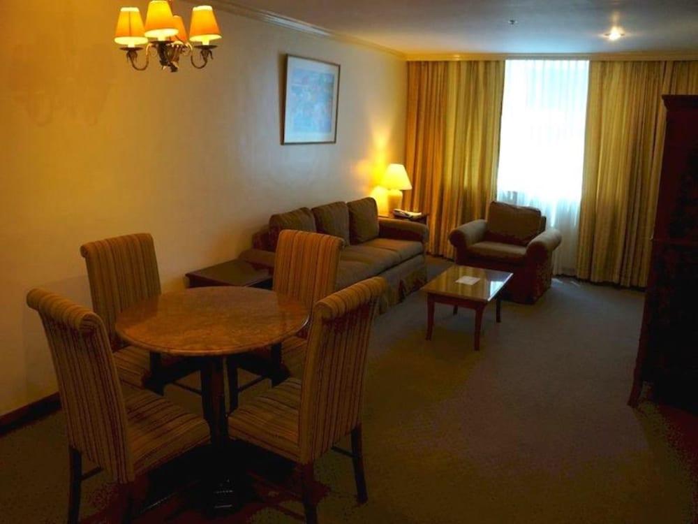 Tiara Oriental Hotel Makati City Luaran gambar