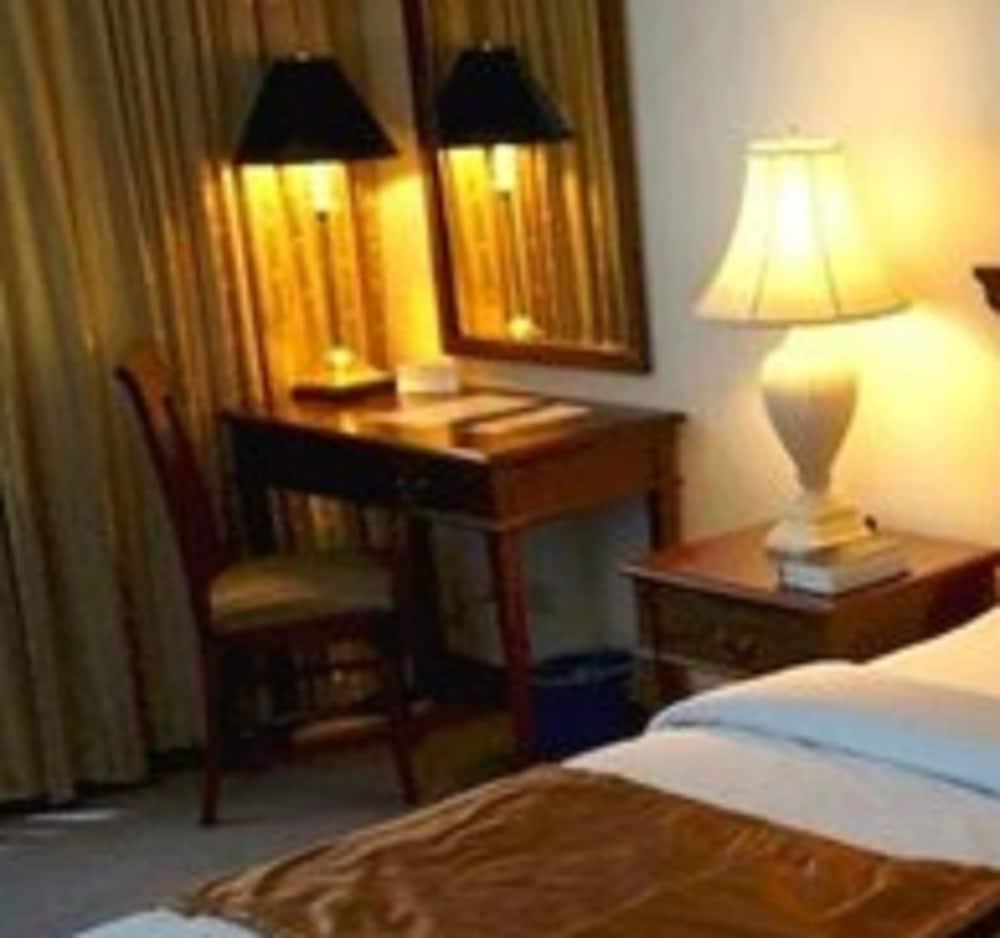 Tiara Oriental Hotel Makati City Luaran gambar
