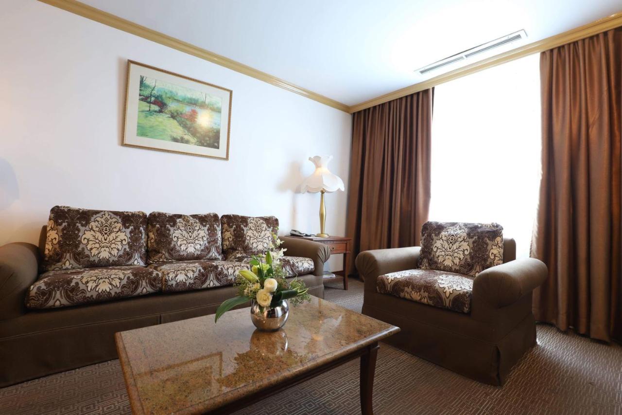 Tiara Oriental Hotel Makati City Luaran gambar