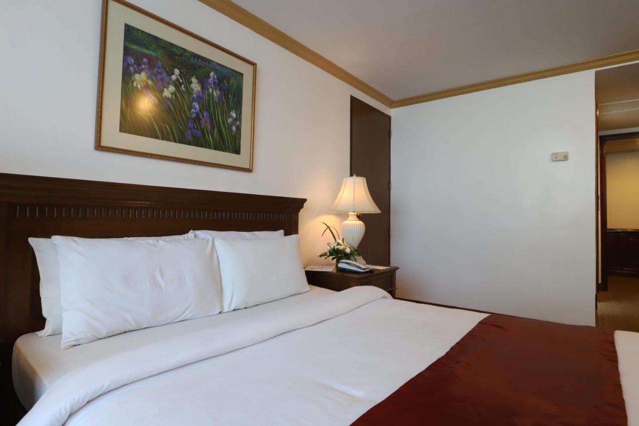 Tiara Oriental Hotel Makati City Luaran gambar